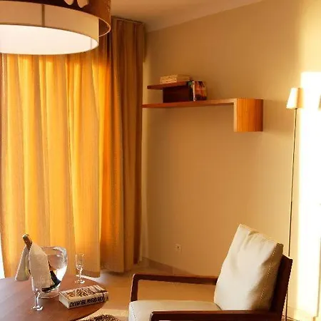 L'ile-rousse Sleeps 6 Pool Air Con Wifi